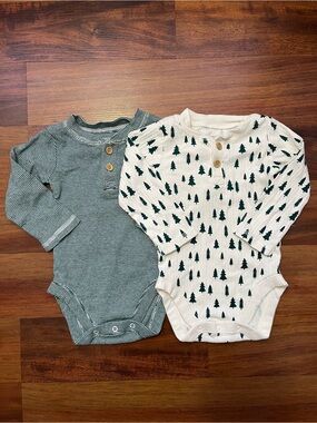 6-9 Months Gymboree Christmas Long Sleeve Onesies Bundle (2)
